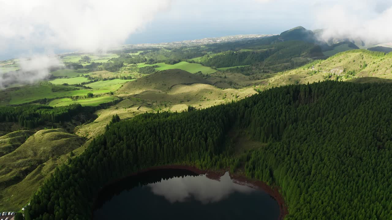 espalda revelar sobrevuelo laguna canário reflejando el cielo são miguel azores