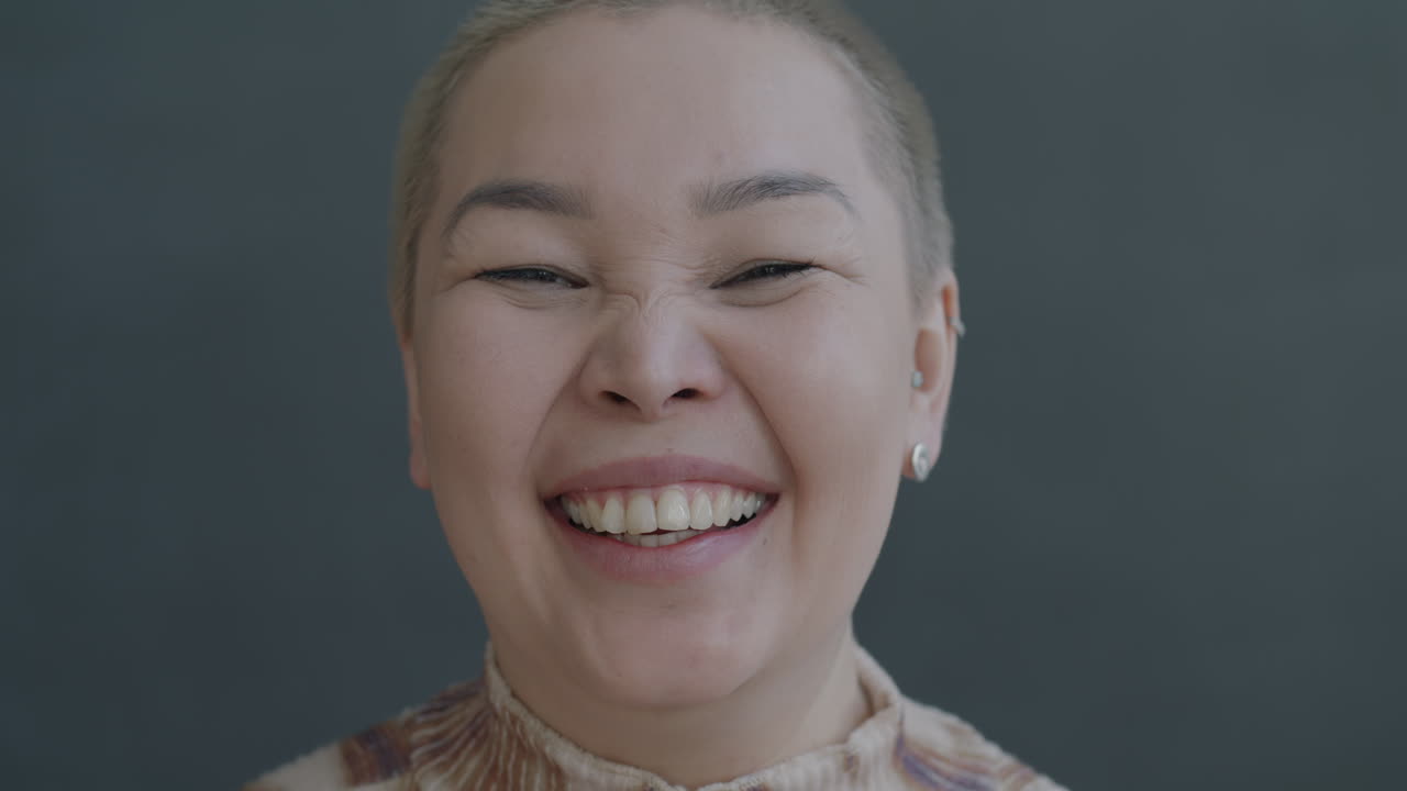 행복한 여성 초상화