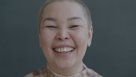retrato de una mujer feliz