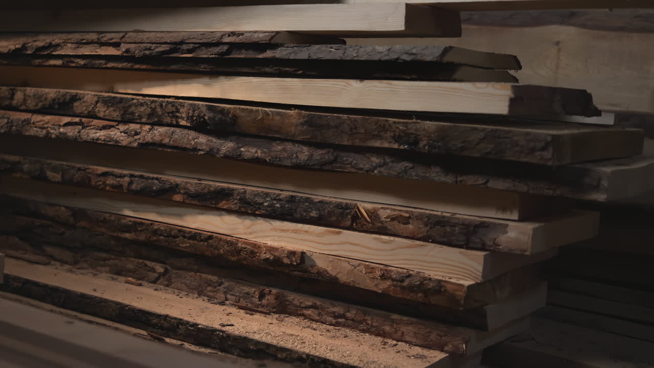 Pila de tablones de madera