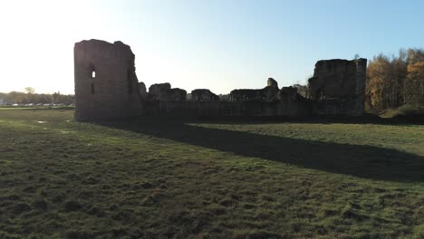 Antiguo-Castillo-De-Pedernal-Herencia-Medieval-Militar-Galés-Ruinas-Vista-Aérea-Punto-De-Referencia-ángulo-Bajo-Sartén-Izquierda