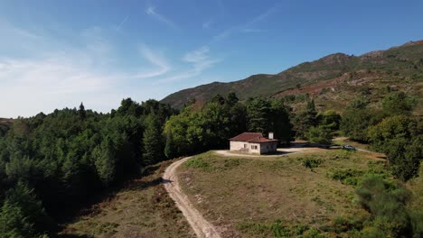 Altes-Haus-In-Einer-Verlassenen-Gegend