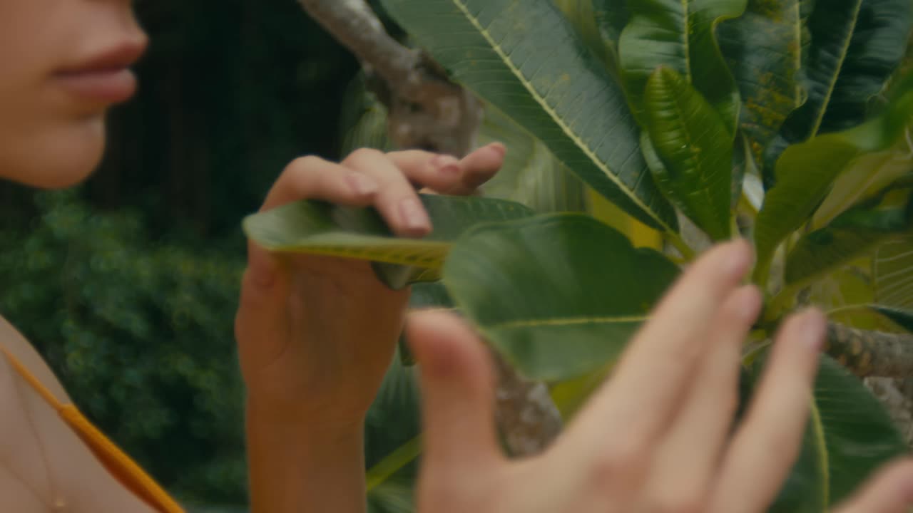 la mujer y la naturaleza