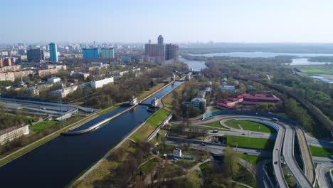 Canal-Que-Lleva-El-Nombre-De-Moscú,-Rusia.