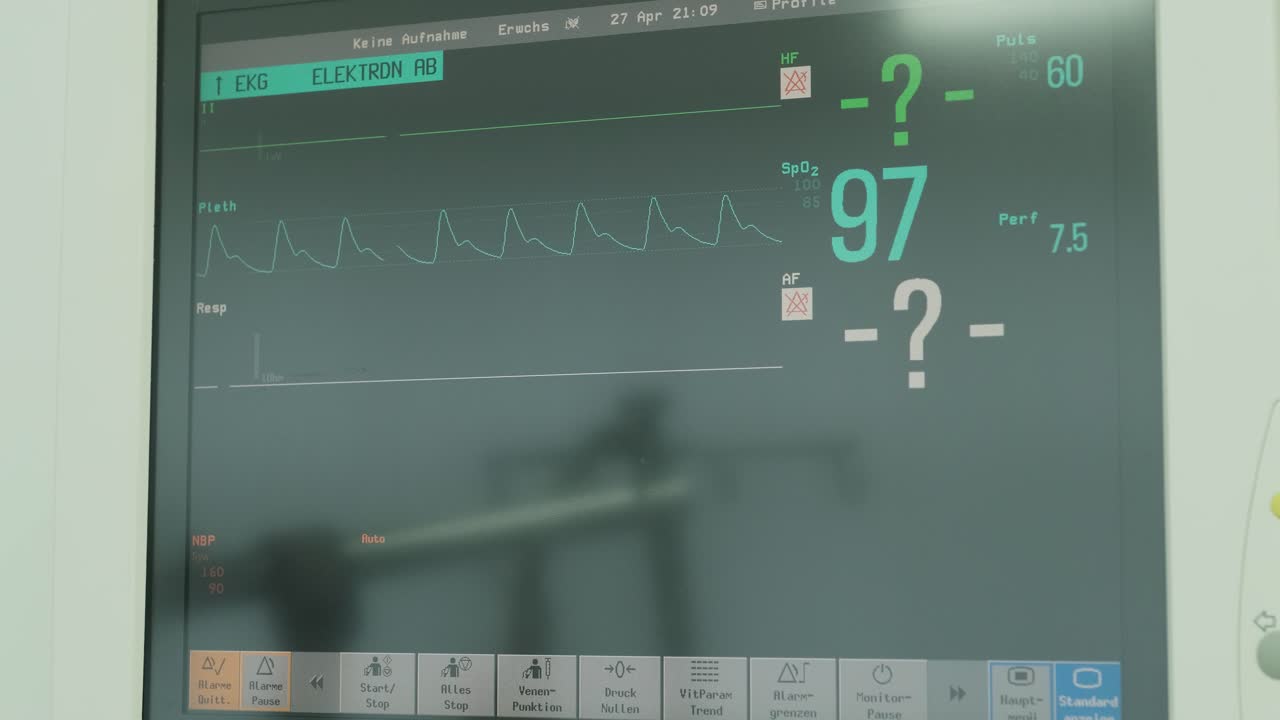 이 장치는 의사에게 생명 신호를 나타니다.