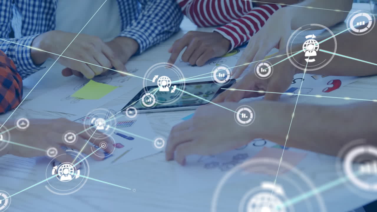 다양한 동료들이 작업에 대해 논의하는 아이콘을 가진 연결 네트워크의 애니메이션