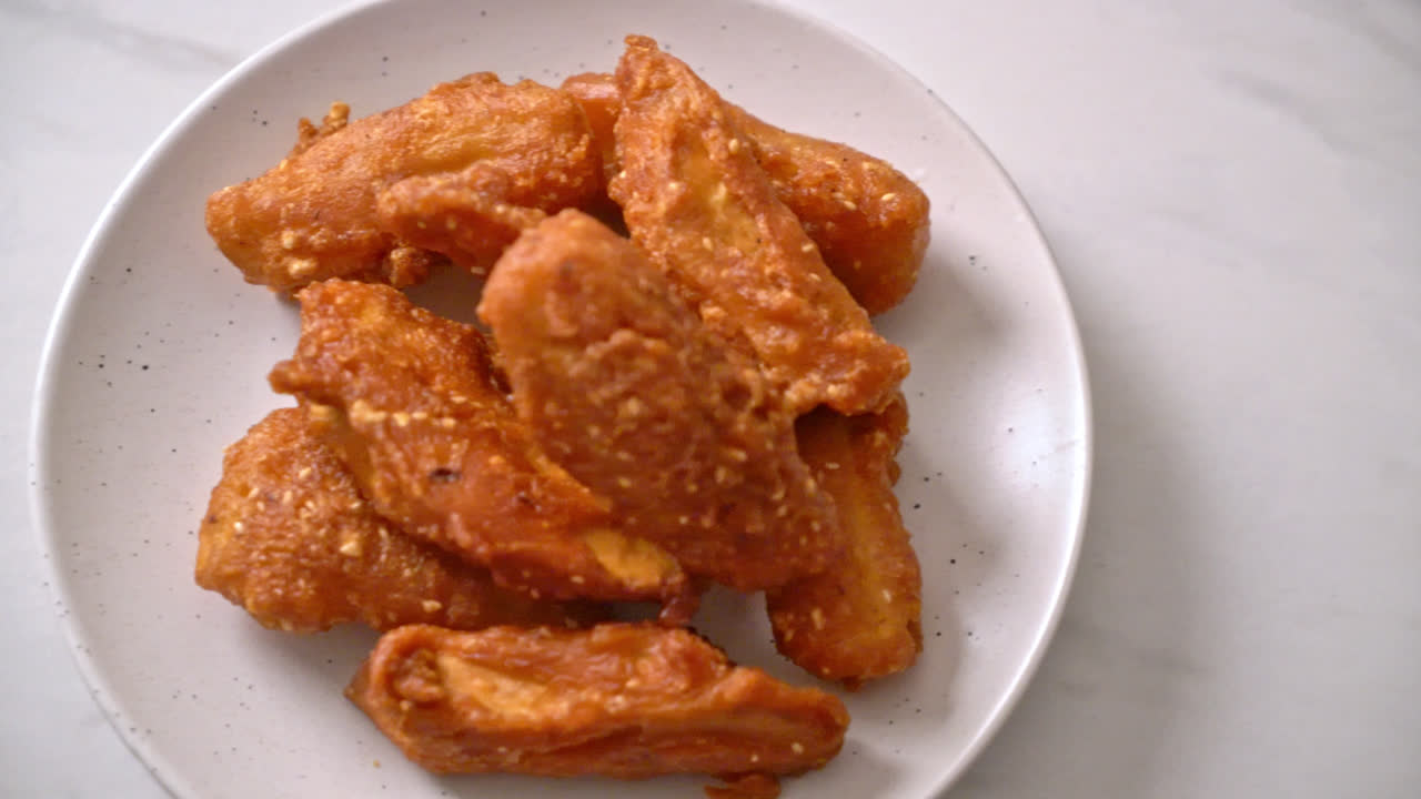 참깨 튀김 바나나 - 태국 음식 스타일