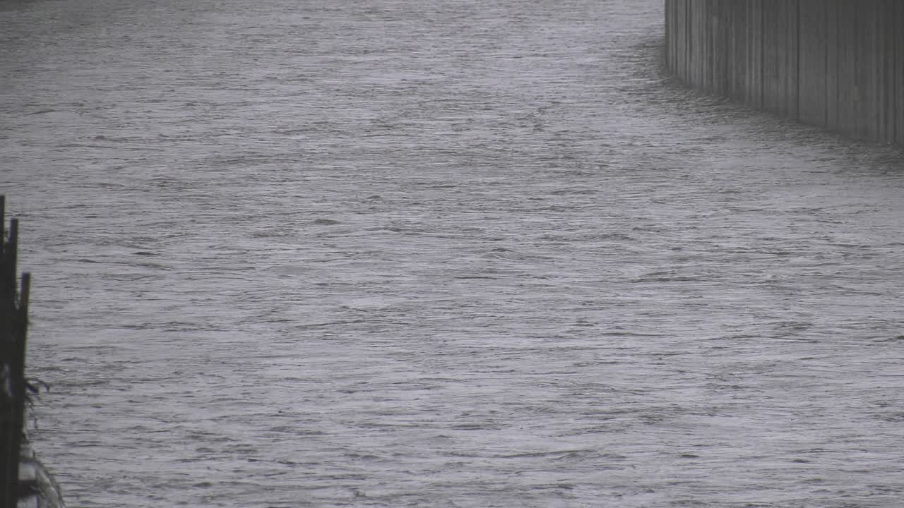 water flowing down la river