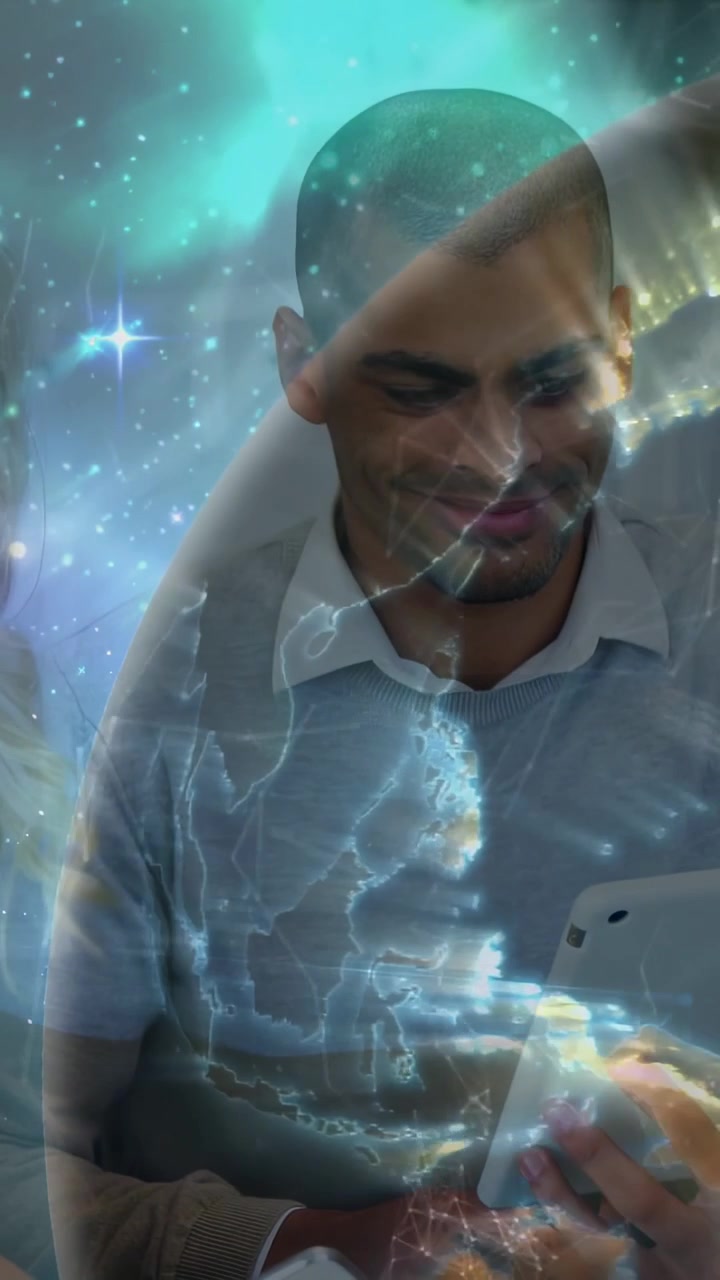 Video verticale: Uomo che tocca un tablet bianco mentre un globo si sposta, rivelando dati di rete in ambito tecnologico.