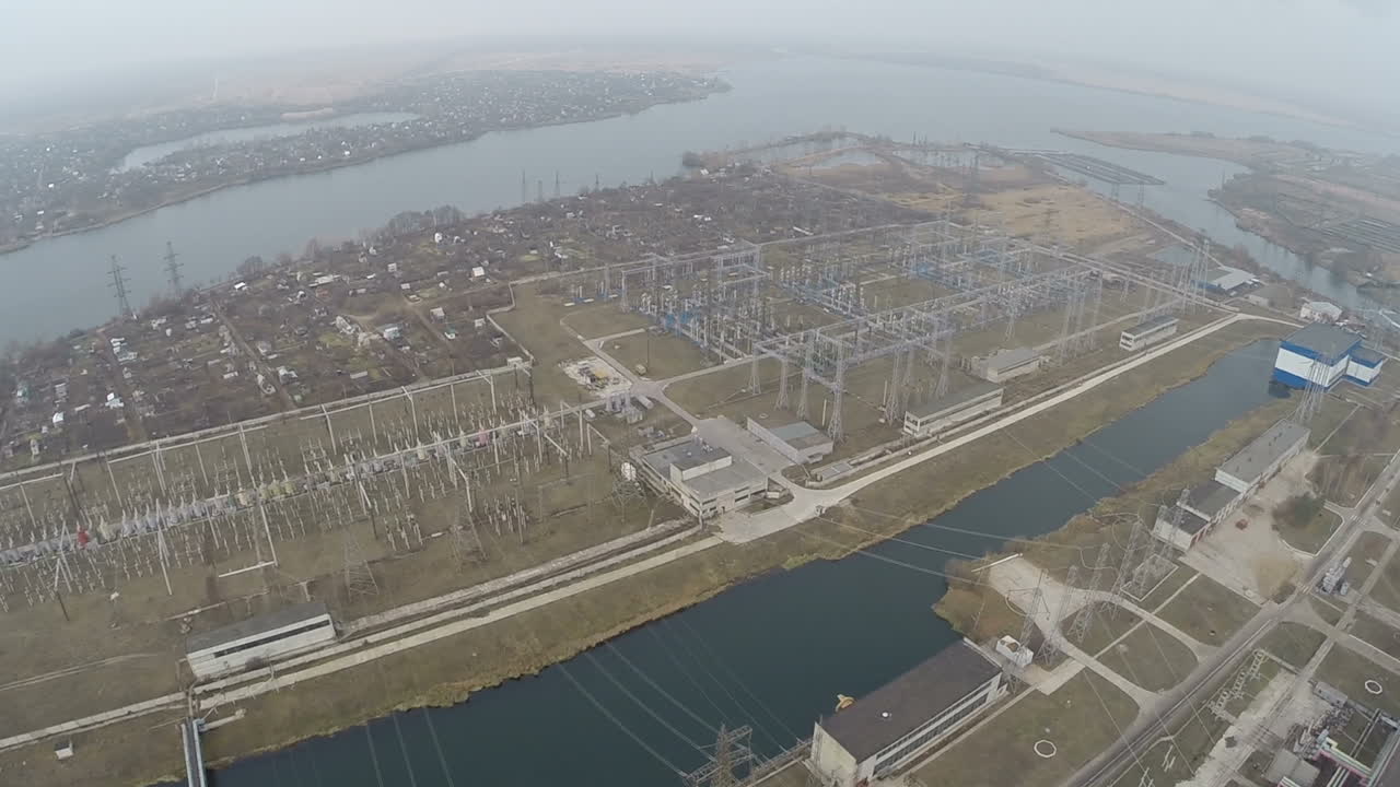 volando sobre el sistema de suministro de electricidad