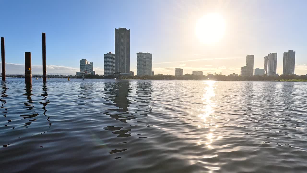 Passeio de barco pelos cursos d'água cênicos da Gold Coast