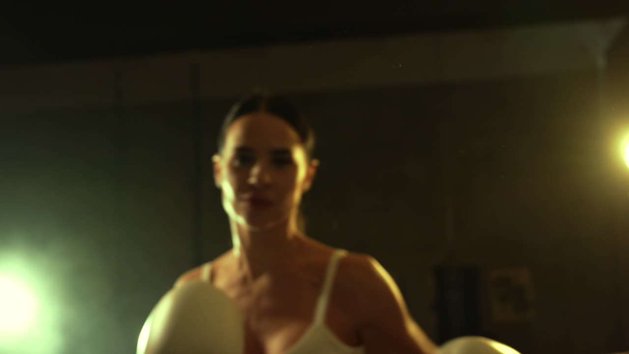 sesión de entrenamiento de boxeo femenino