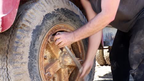 Removing-a-wheel-nut-on-a-rusted-Dayton-rim-and-wheel-hub-with-a-large-rachet