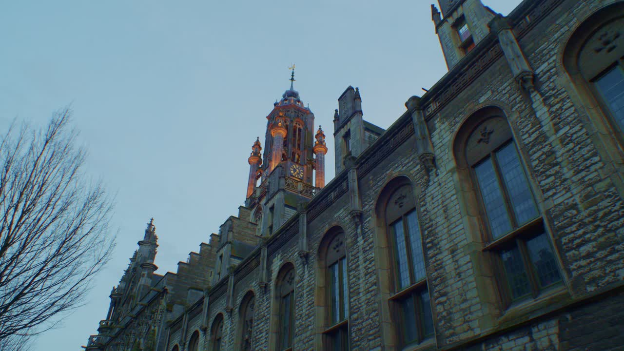 네덜란드의 전통적인 유럽 스타일의 대성당 예배당 건축물, 정통 예술 디자인, 클로즈업 뷰 및 관광 산책