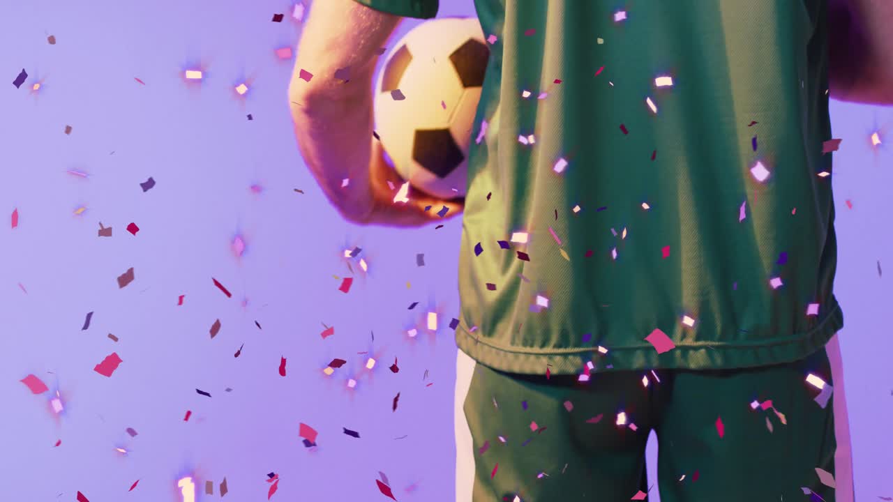 animación de un jugador de fútbol caucásico sobre confeti.