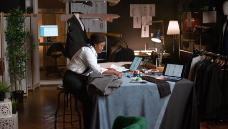 Black-woman-in-the-tailor-shop