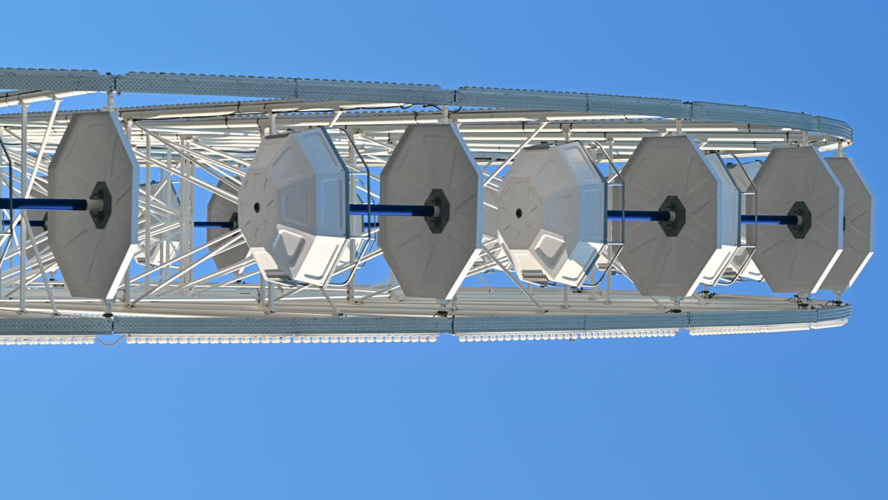 프랑스 안티베의 항구 근처에서 내려다보는 페리스.