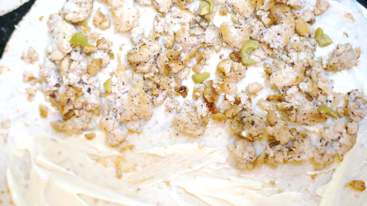 ⁇ 고기 와 치즈 를  ⁇ 은 타코 샌드위치 의 준비