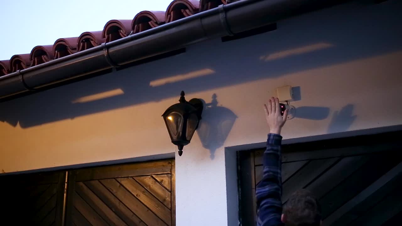 Security camera being cover by hands so camera can not see