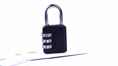 bloqueo de combinación en tarjetas de crédito: proteger sus datos financieros