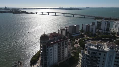 Golden-Gate-Point,-Sarasota,-Florida-View-Bridge-Conectando-Con-St.