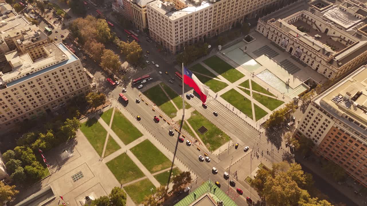 Vibrant 4K 60fps footage of the Chilean flag waving proudly in the bustling city center of de Chile, capturing a patriotic and urban scene.