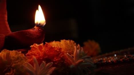 Close-up-video-of-a-beautifully-lit-lamp-glowing-in-the-dark