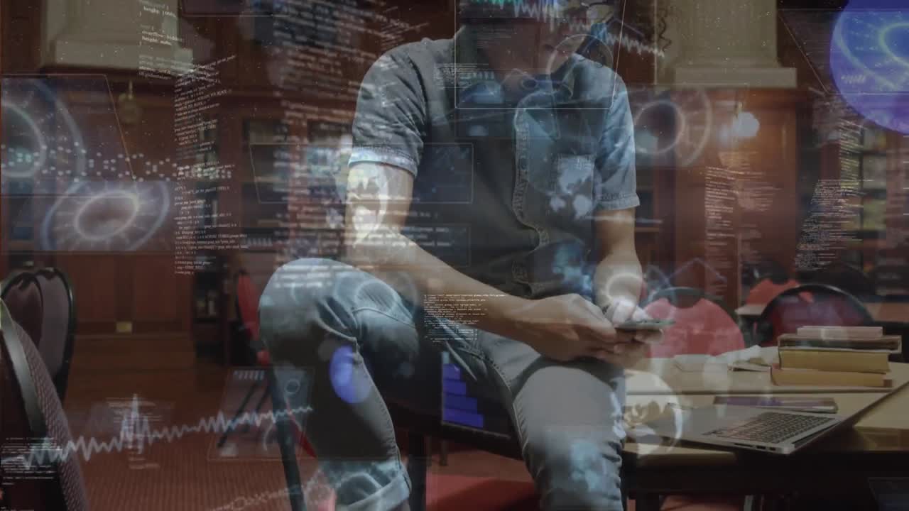 escáneres redondos y procesamiento de datos sobre estudiantes varones que usan computadora portátil en la biblioteca de la universidad