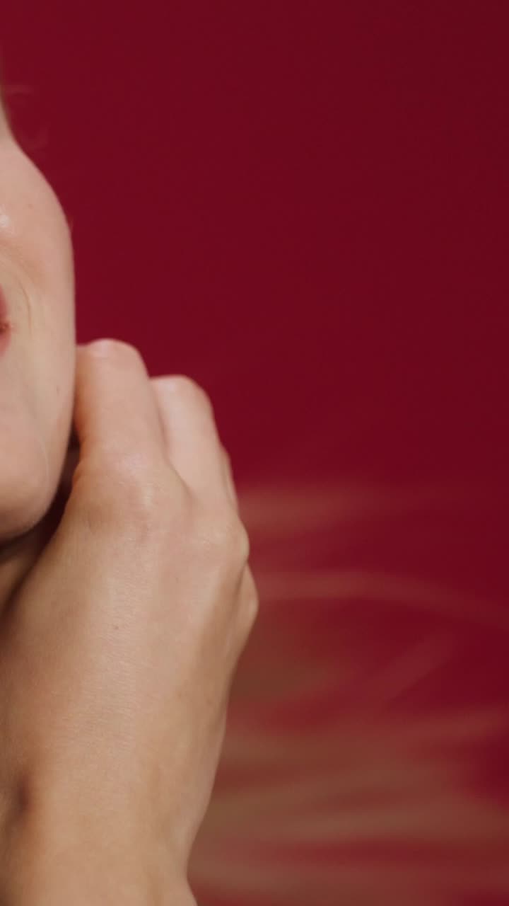 mujer sonriendo retrato en primer plano