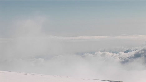 Mirando-Por-Encima-De-Las-Nubes-En-El-Monte-Foraker