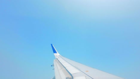 Increíble-Vista-Del-Cielo-Desde-La-Ventana-Del-Avión-En-Mumbai