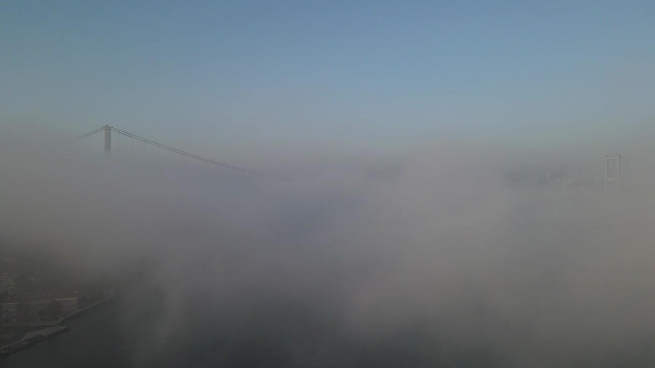 안개 속의 다리