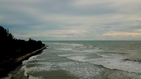 Malerischer-Sonnenuntergang-Am-Long-Beach-In-Bengkulu,-Sumarta,-Indonesien,-Luftaufnahme