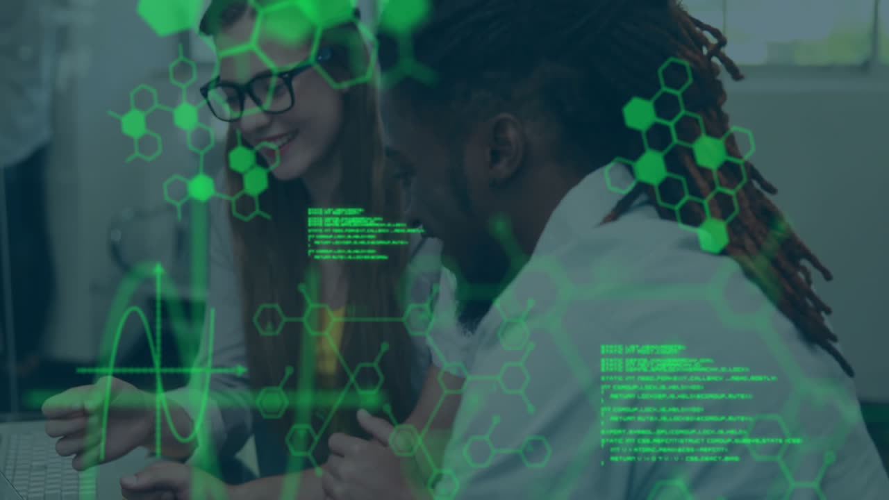 animación del procesamiento de datos científicos sobre diversas personas de negocios que utilizan tableta en la oficina