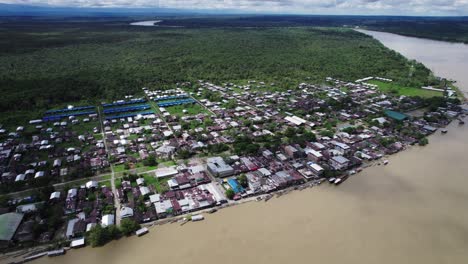 Aerial-shot-of-Atrato-river-and-village-areas-on-its-banks-in-Choco,-Colombia