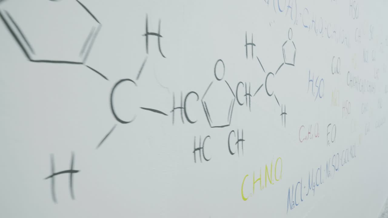 화이트보드에서 화학 방정식