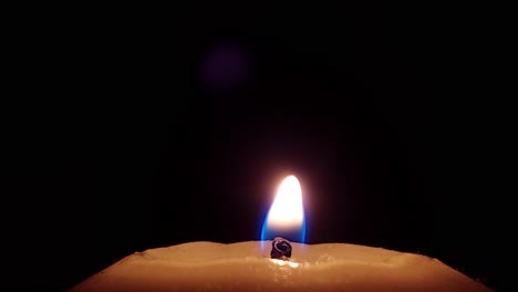 Flickering-Flame:-The-Tranquil-Beauty-of-Candlelight