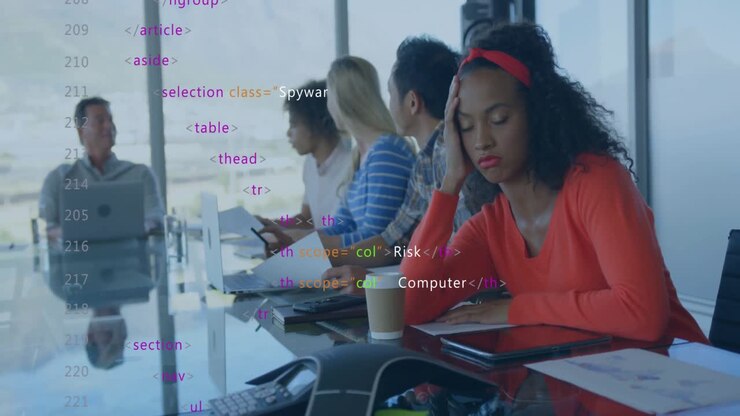 Équipe collaborant autour d'une table en verre lors d'une réunion d'affaires, avec une superposition de code HTML flottant.