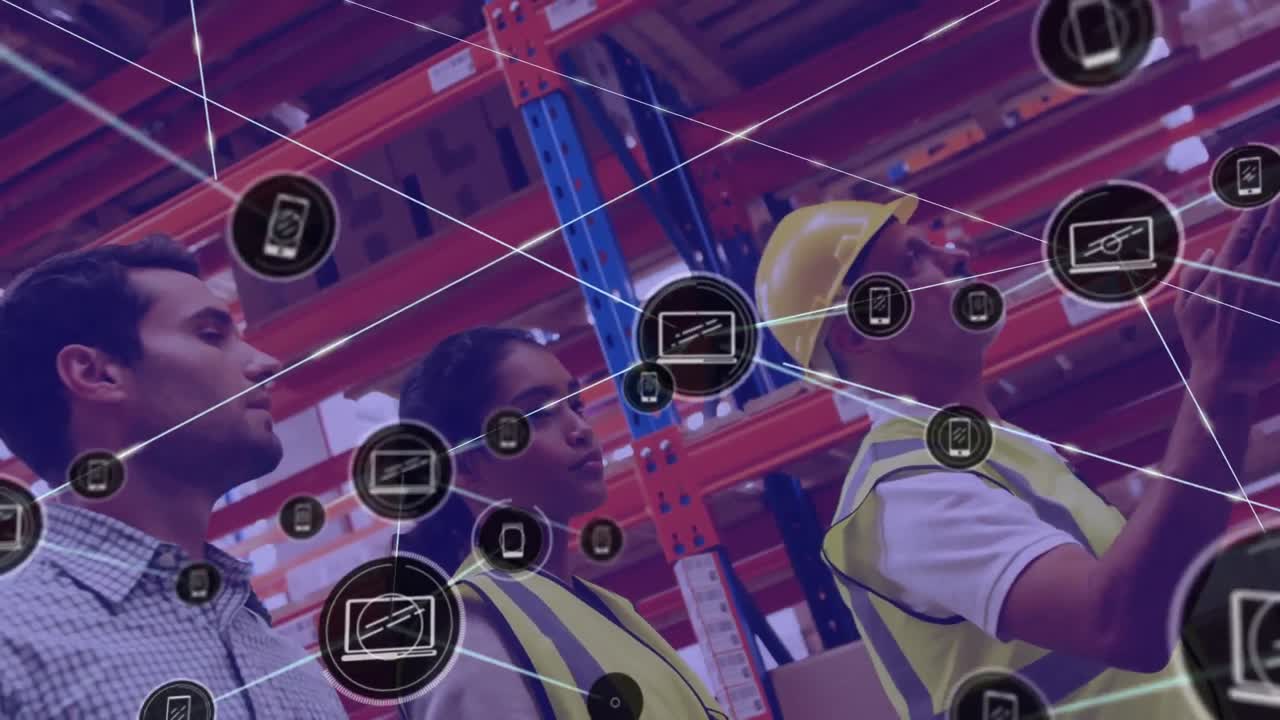 red de iconos digitales contra trabajador masculino y femenino y supervisor discutiendo en el almacén