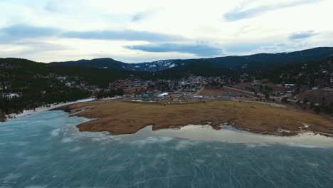 imágenes aéreas del embalse de barker meadows en nederland, colorado