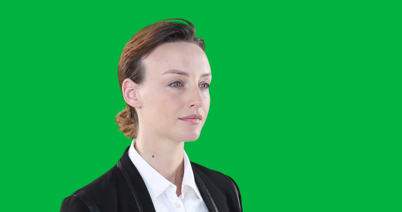 Professionista donna che apre gli occhi e gira la testa, mostrando sovrapposizioni aziendali che si allineano al viso su sfondo trasparente