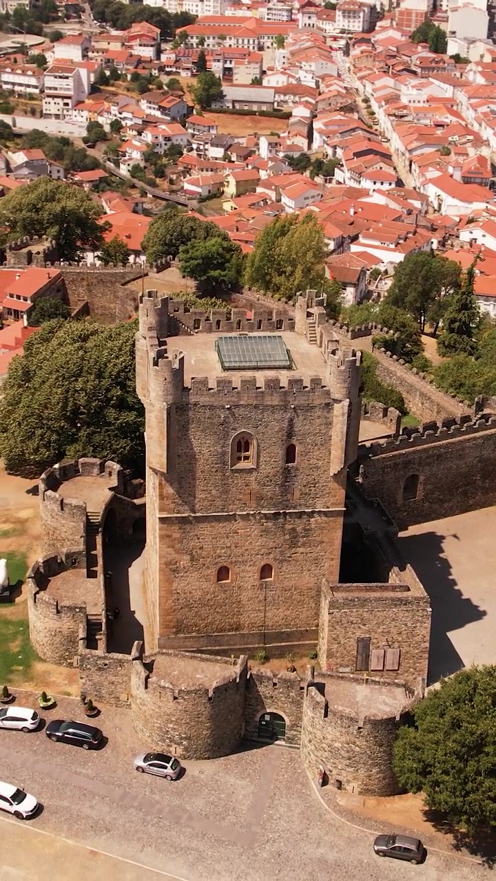 Luftfoto af Braganza-slottet i Portugal set direkte oppefra