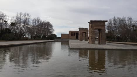 templo de debod en el parque oeste de madrid - el templo de debod