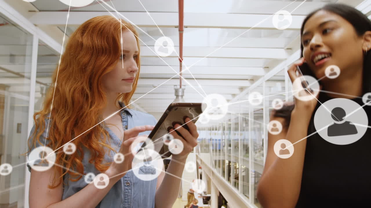 사무실에서 다양한 사업가들과의 연결 네트워크의 활성화