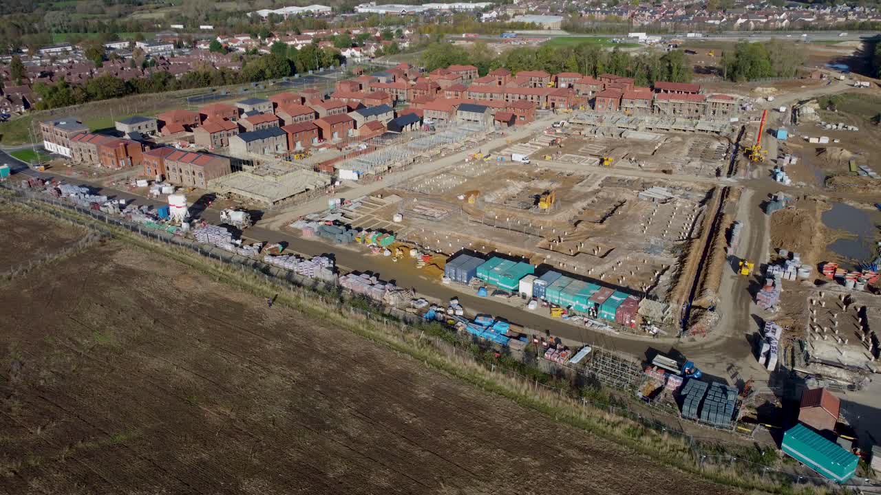 색슨 필드 캔터베리 건설 4k 드론 팬 업