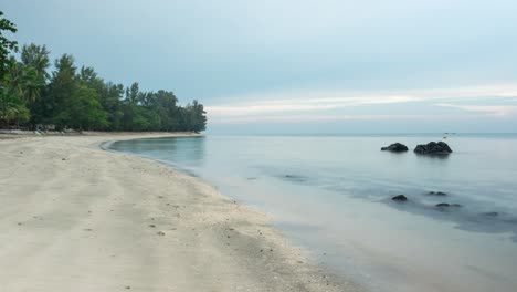 Timelapse-in-Koh-Jum-Golden-Pearl-Beach-with-clear-cristal-sand-and-water,-Thailand