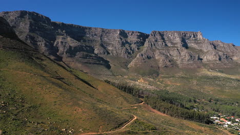 ruta de senderismo hacia la infame montaña de la mesa en la ciudad de ciudad del cabo, sudáfrica