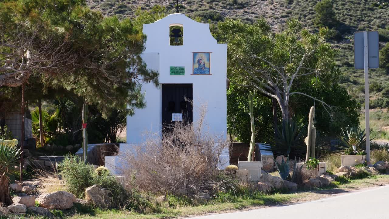 Eremo di Nostra Signora del Rosario a Santa Pola, Spagna, in una giornata ventosa.