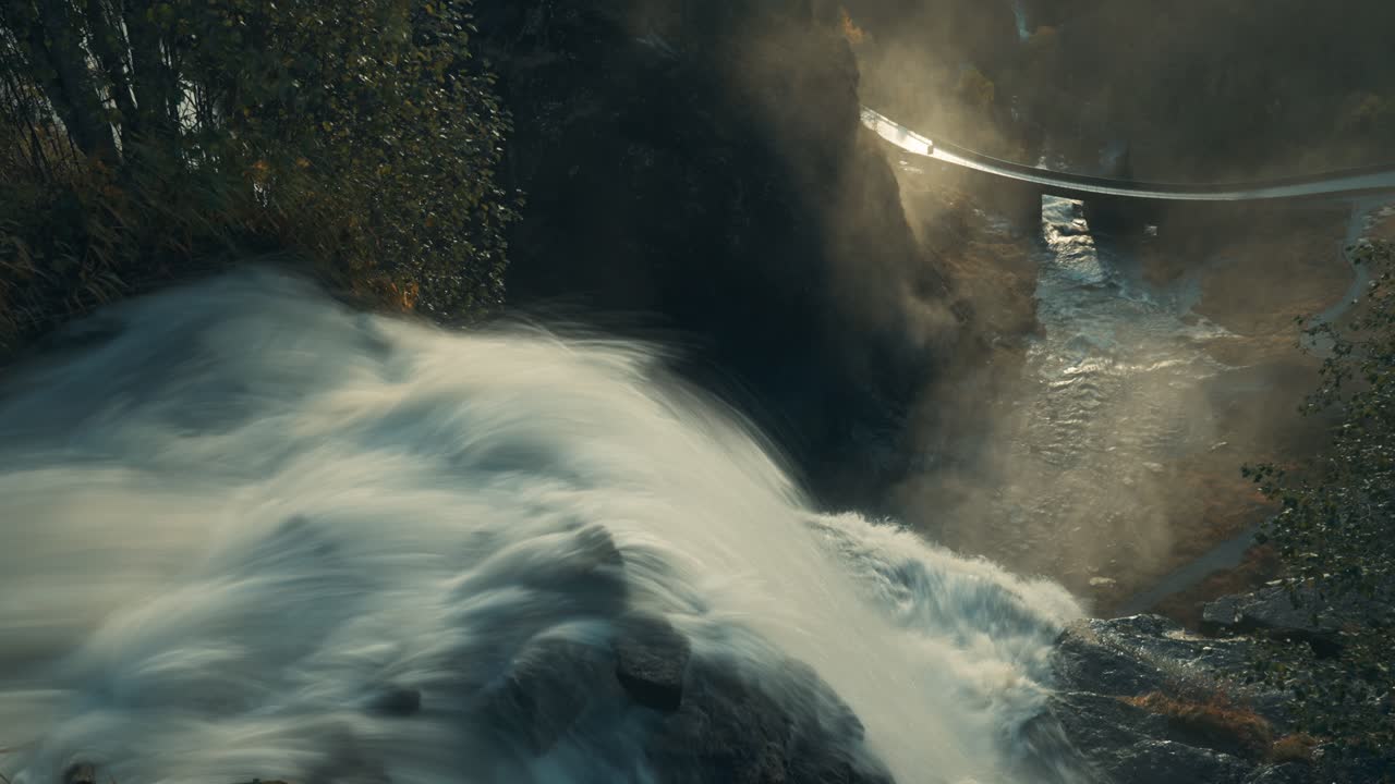 skjervfossen 폭포의 긴 노출 샷