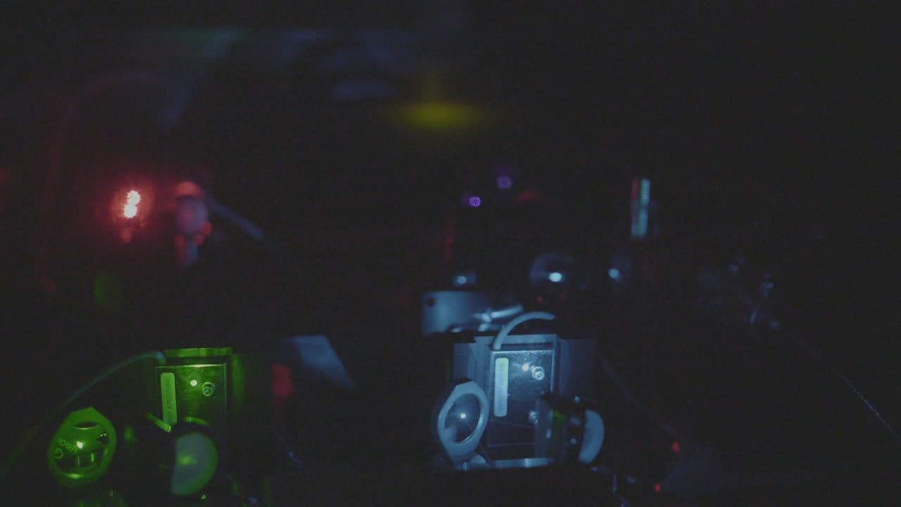 un laser de escaneo confocal dentro de la microscopía. laboratorio francés